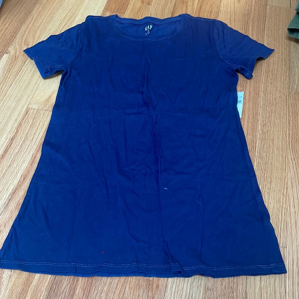 NWT gap navy blue t shirt